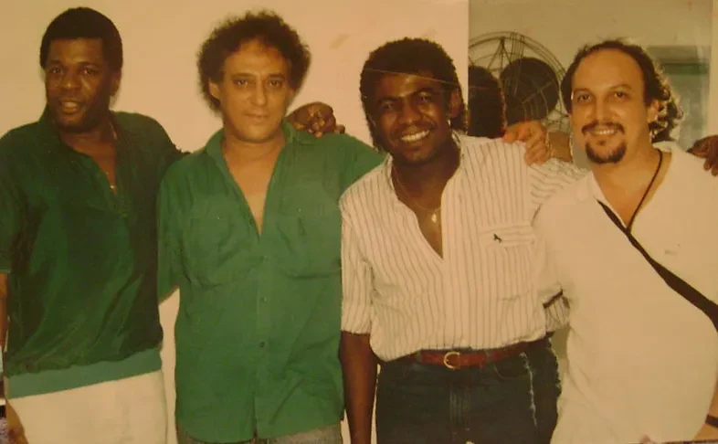 Almir Guineto ao lado de Adalto Magalhães, Reinaldo e Adilson Gavião